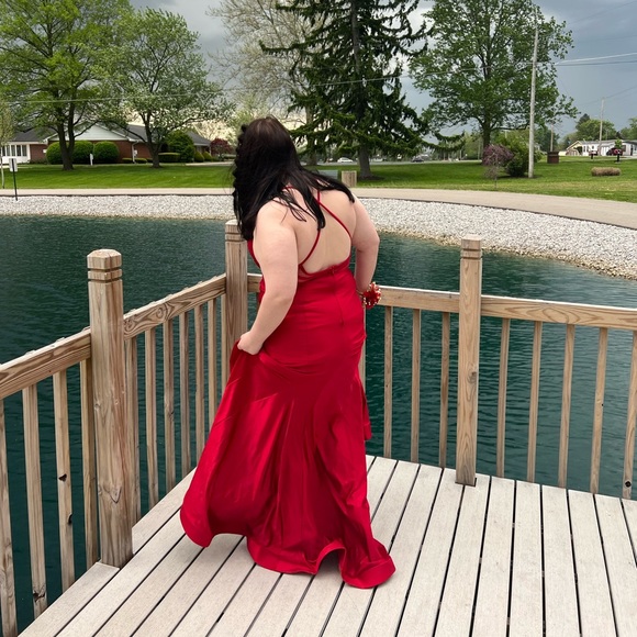 RED PROM DRESS SIZE 12♥️ - Picture 3 of 4